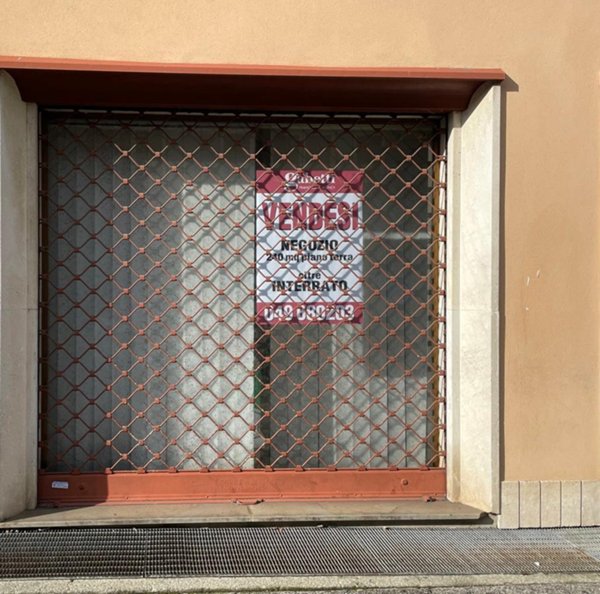 locale commerciale in vendita a Padova in zona Portello