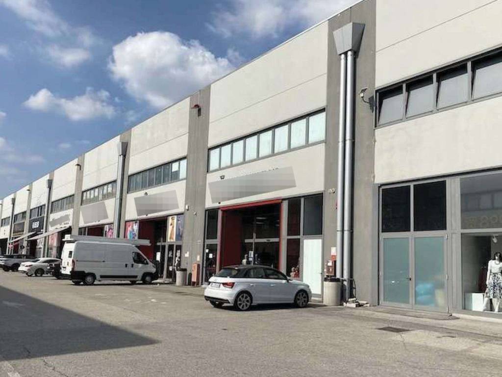 locale commerciale in vendita a Padova in zona Camin / Granze