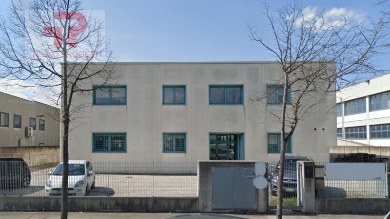locale commerciale in vendita a Padova