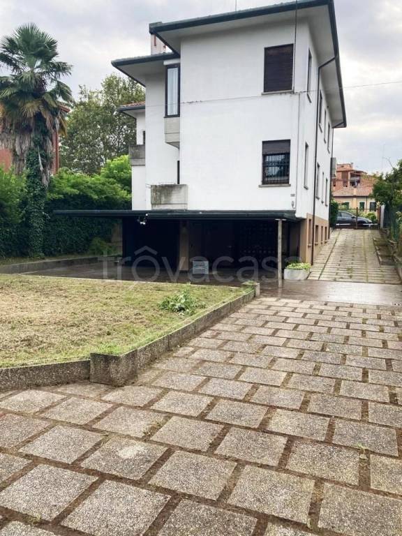 casa indipendente in vendita a Padova in zona Sacra Famiglia