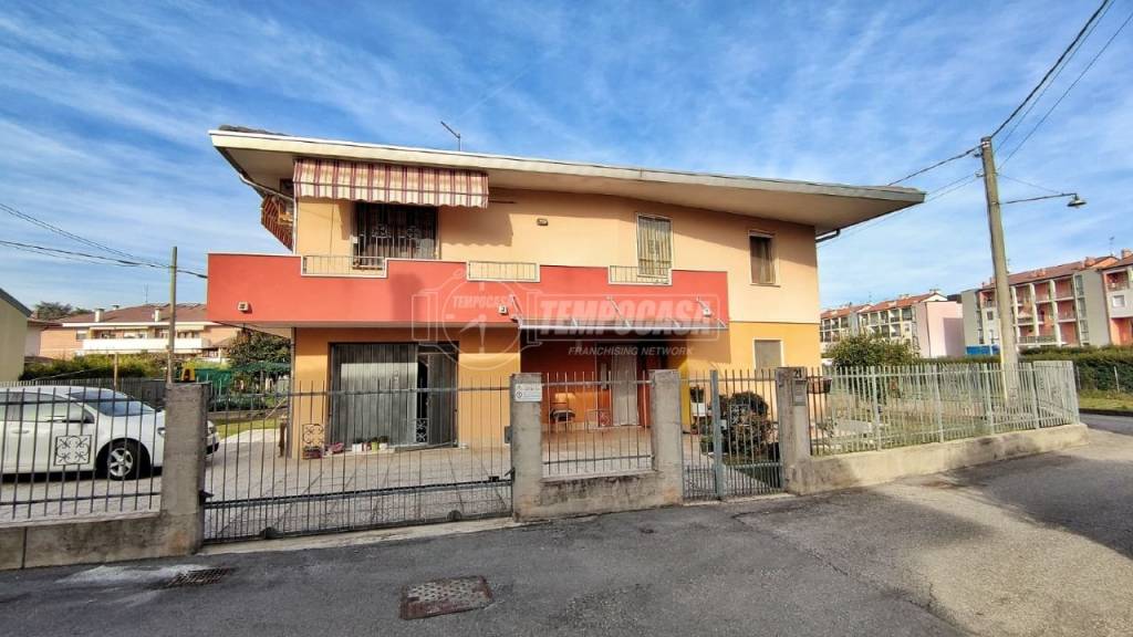 casa indipendente in vendita a Padova in zona Montà