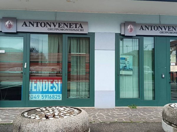 locale commerciale in vendita a Padova in zona Altichiero