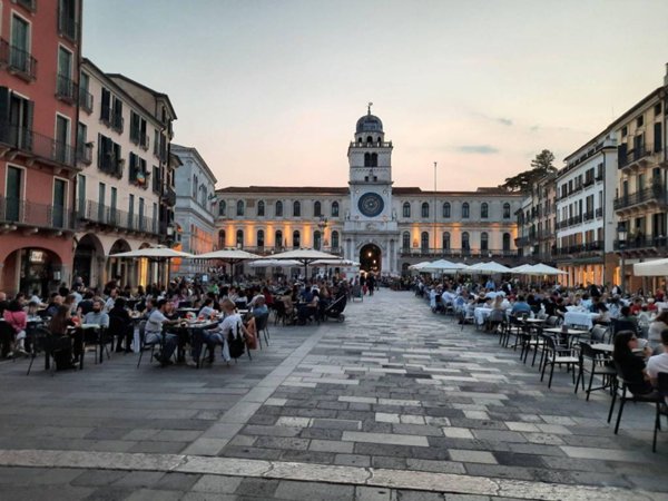 negozio in vendita a Padova in zona Savonarola