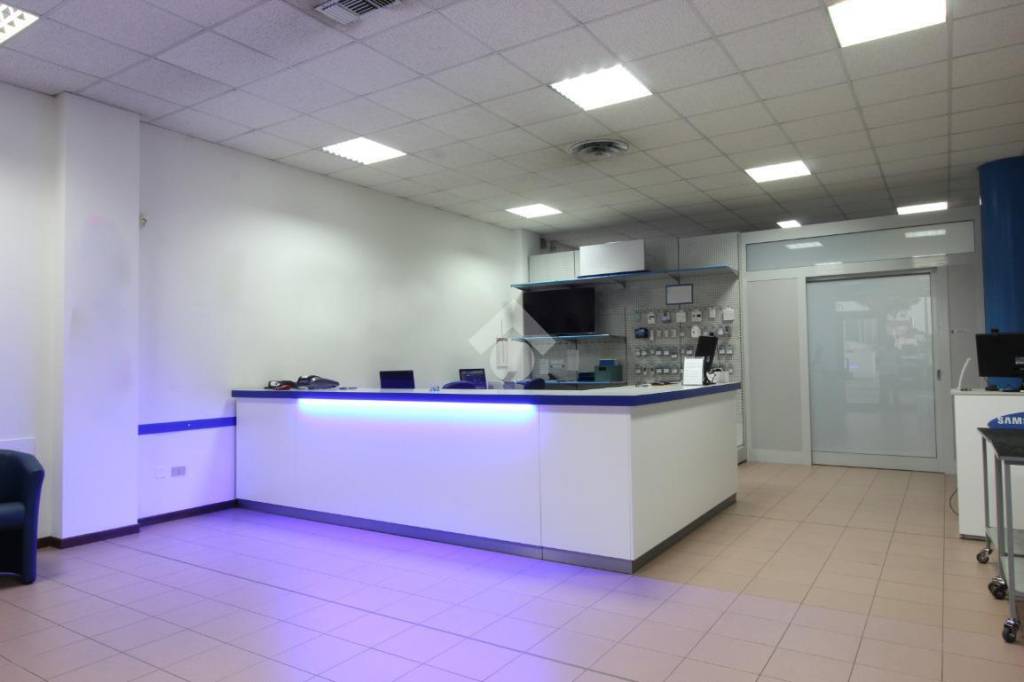 negozio in vendita a Padova in zona Stanga