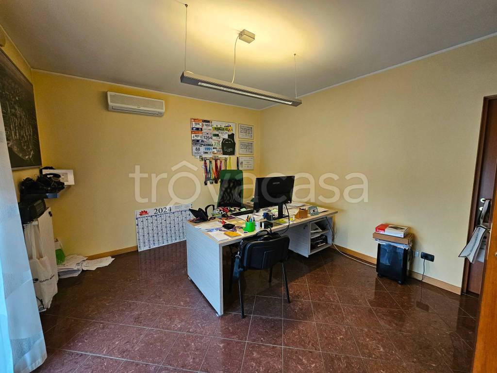 locale commerciale in vendita a Padova in zona Camin / Granze