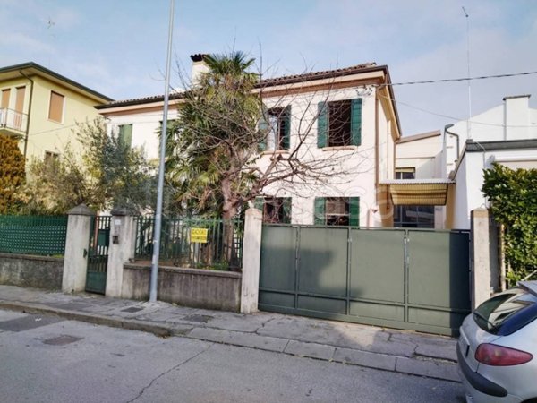 casa indipendente in vendita a Padova in zona Centro Storico