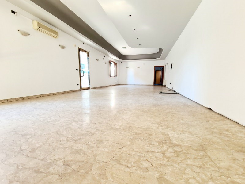 negozio in vendita a Padova in zona Centro Storico