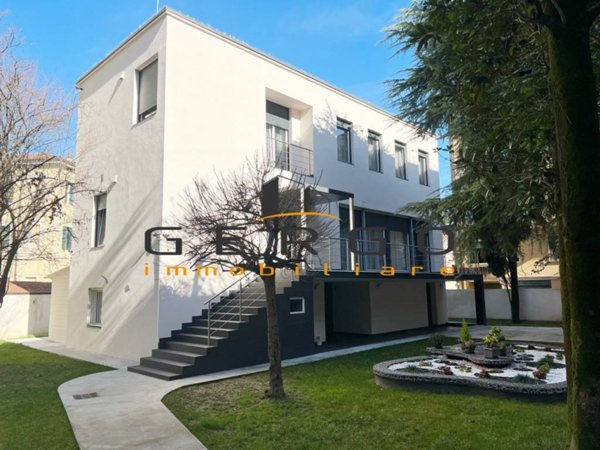 casa indipendente in vendita a Padova in zona Centro Storico