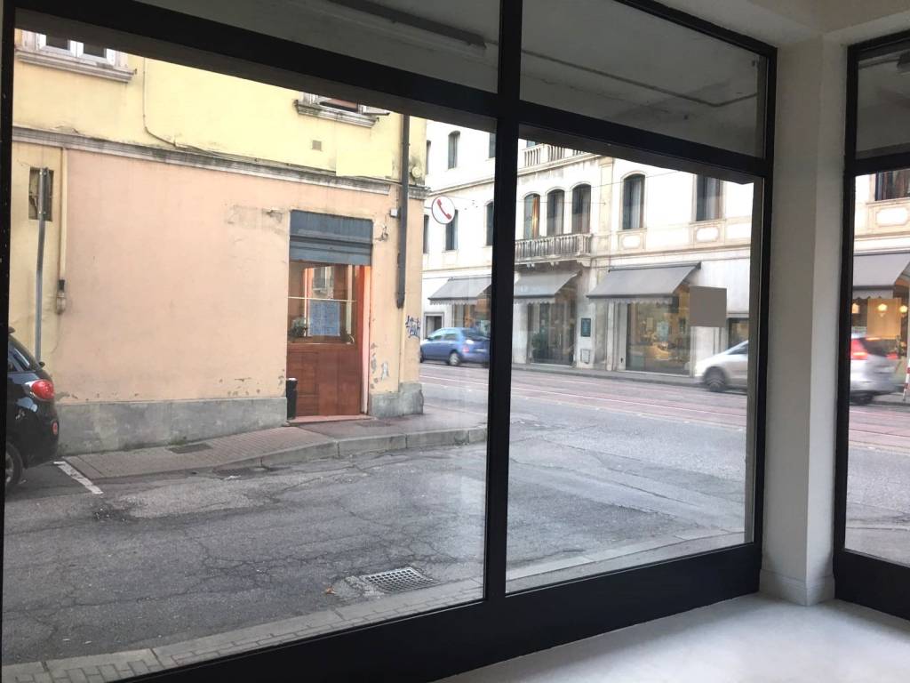 negozio in vendita a Padova in zona Santa Croce