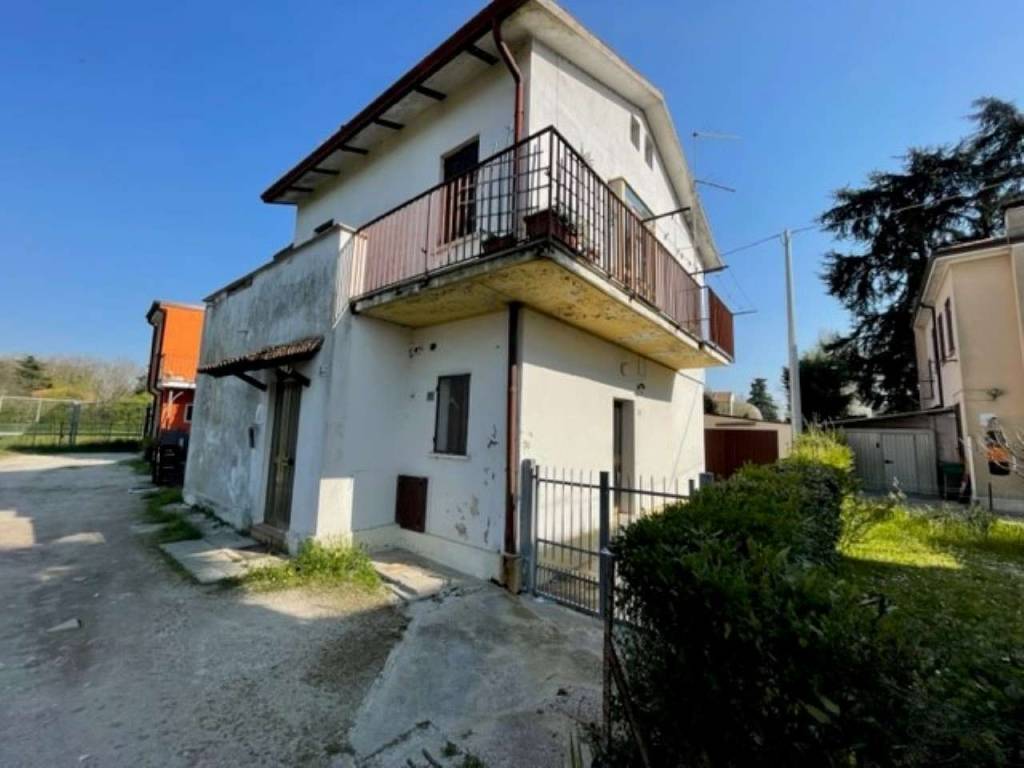 casa indipendente in vendita a Padova in zona Sacra Famiglia