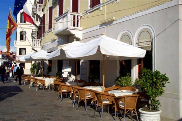 negozio in vendita a Padova in zona Camin / Granze