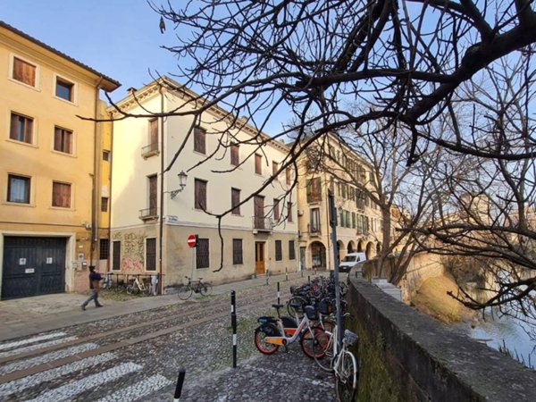 intera palazzina in vendita a Padova in zona Savonarola