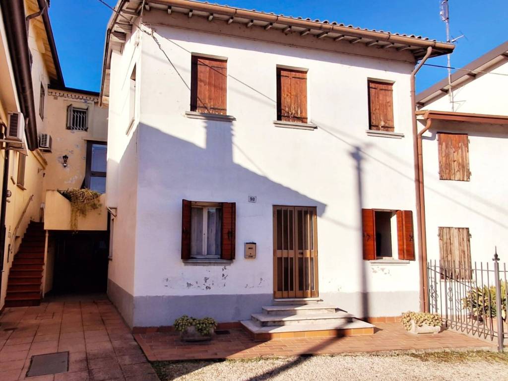 casa indipendente in vendita a Padova in zona Sacra Famiglia