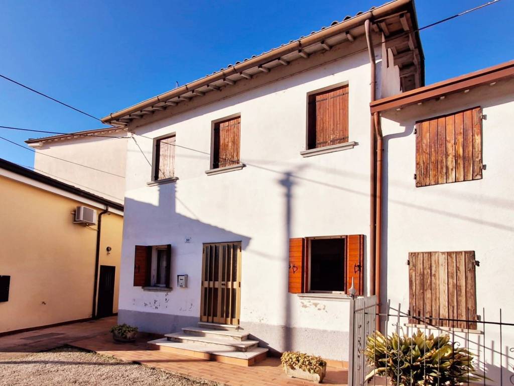 casa indipendente in vendita a Padova in zona Sacra Famiglia