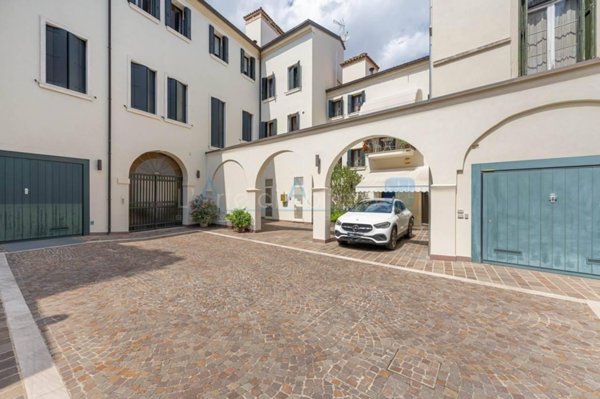 casa indipendente in vendita a Padova in zona Centro Storico