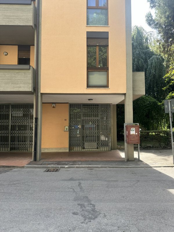 negozio in vendita a Padova in zona Sant'Osvaldo / Santa Rita