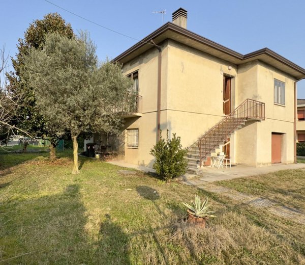 casa indipendente in vendita a Padova in zona Brentelle