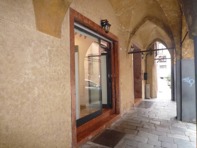 negozio in vendita a Padova in zona Centro Storico