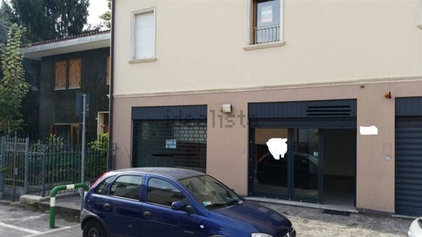 negozio in vendita a Padova in zona Arcella