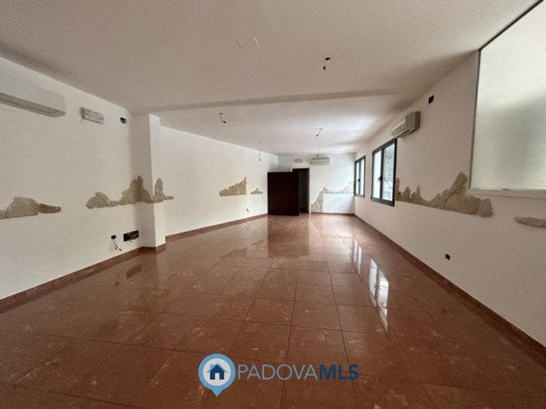 negozio in vendita a Padova in zona Ponte di Brenta