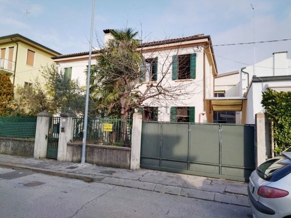 casa indipendente in vendita a Padova in zona Savonarola
