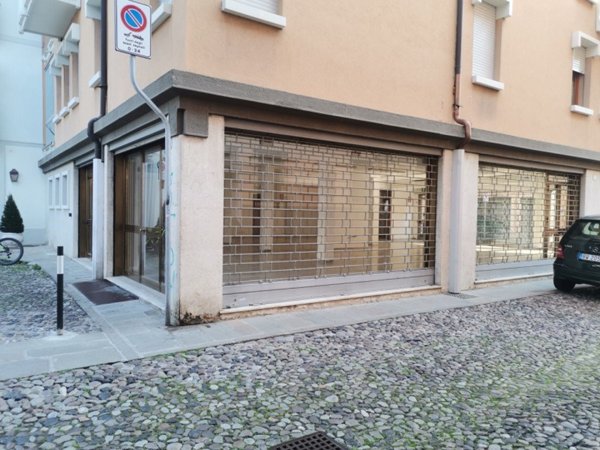 negozio in vendita a Padova in zona Centro Storico
