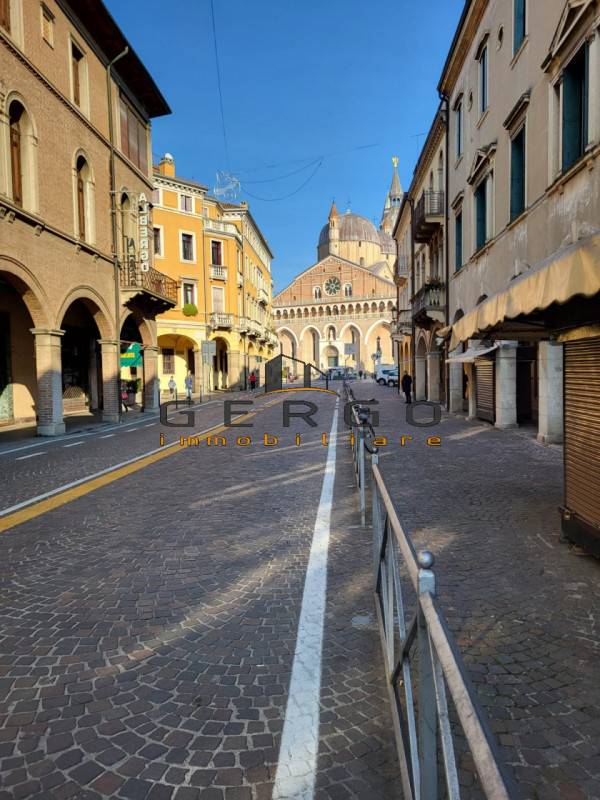 negozio in vendita a Padova in zona Centro Storico