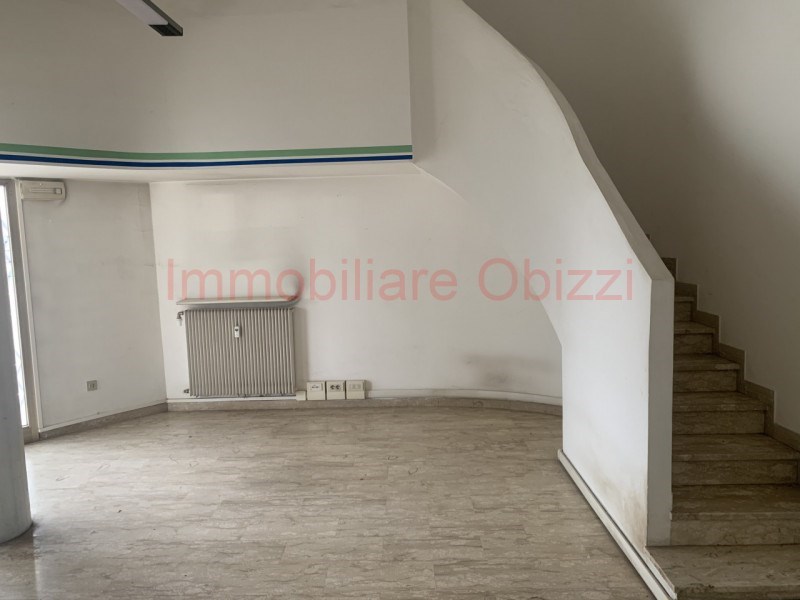 negozio in vendita a Padova in zona Guizza