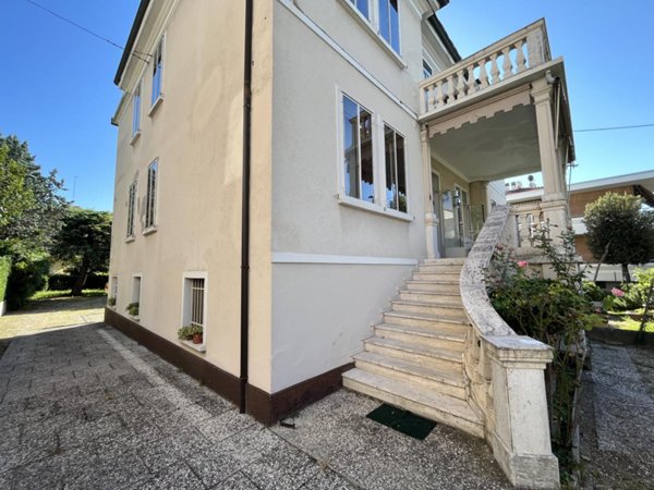 casa indipendente in vendita a Padova in zona Sant'Osvaldo / Santa Rita
