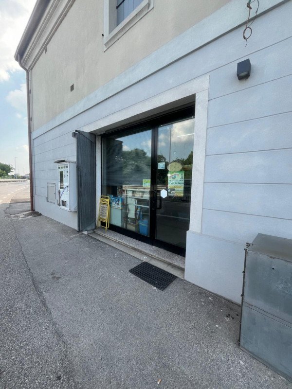 negozio in vendita a Padova in zona Montà