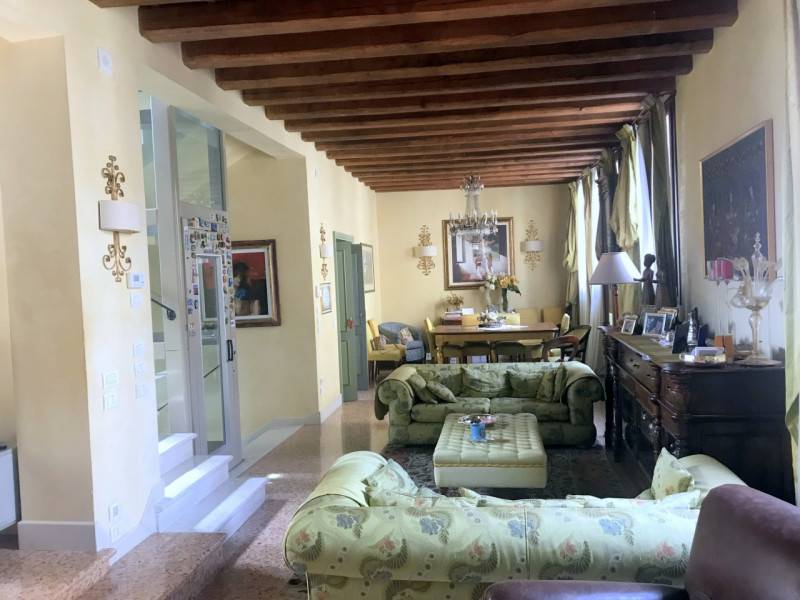 intera palazzina in vendita a Padova in zona Centro Storico