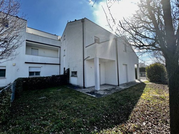 casa indipendente in vendita a Padova in zona Arcella