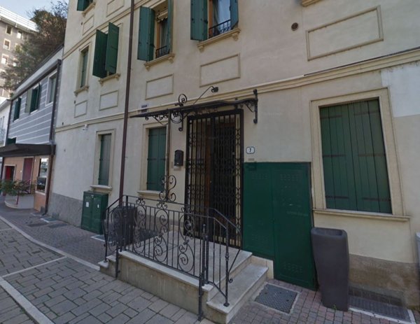 locale commerciale in vendita a Padova