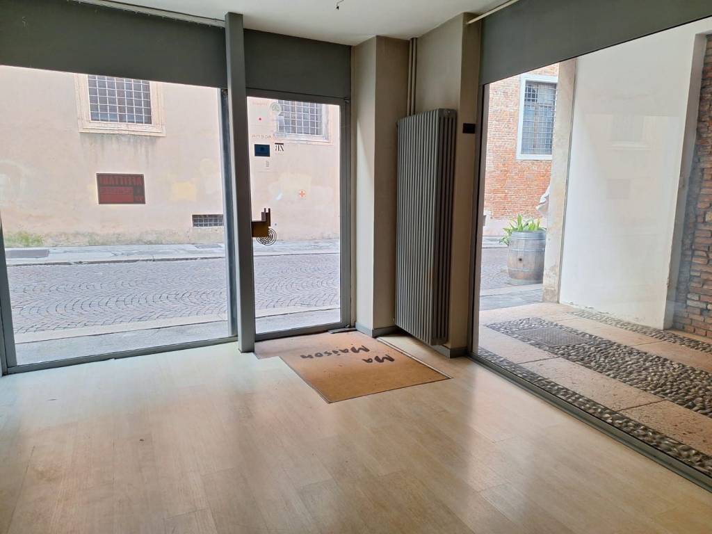 negozio in vendita a Padova in zona Santa Croce