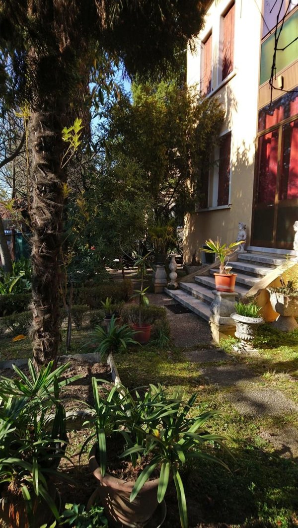 casa indipendente in vendita a Padova in zona Sant'Osvaldo / Santa Rita
