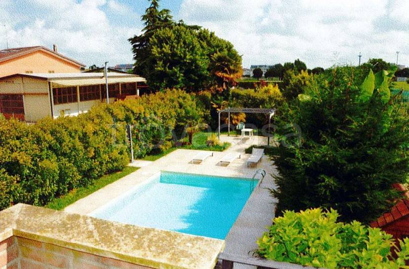 casa indipendente in vendita a Padova in zona Brentelle