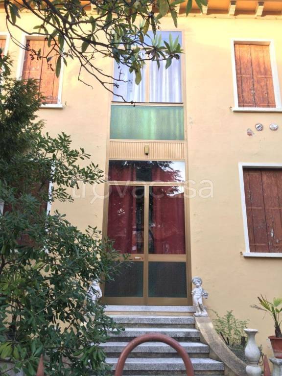 casa indipendente in vendita a Padova in zona Sant'Osvaldo / Santa Rita