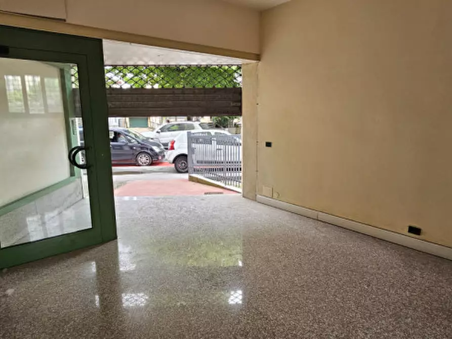 negozio in vendita a Padova in zona Sant'Osvaldo / Santa Rita
