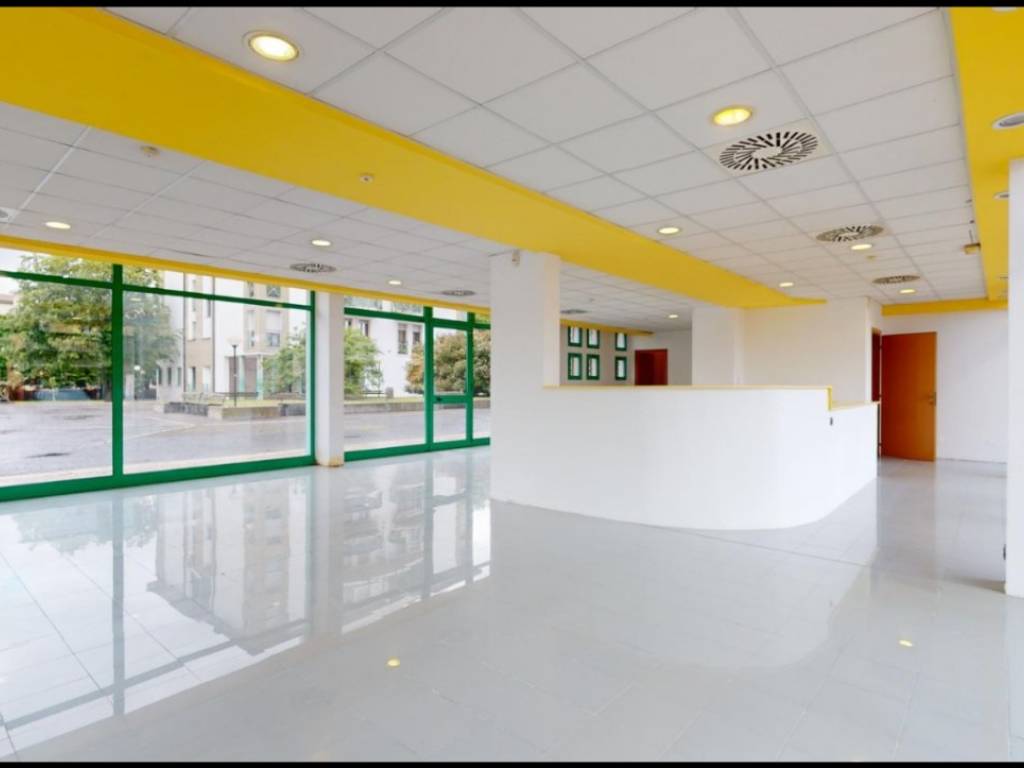 negozio in vendita a Padova in zona Stanga