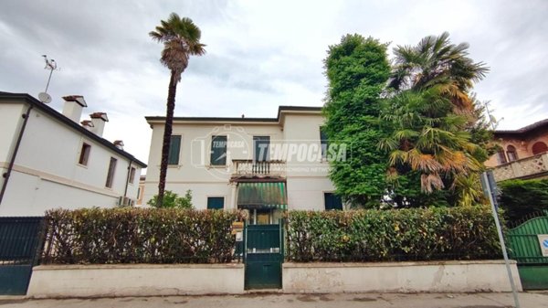casa indipendente in vendita a Padova in zona Sant'Osvaldo / Santa Rita