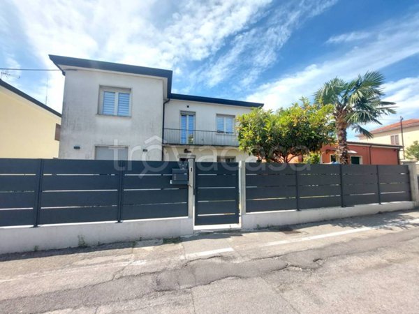 casa indipendente in vendita a Padova in zona Sant'Osvaldo / Santa Rita