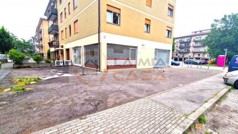 negozio in vendita a Padova in zona Arcella