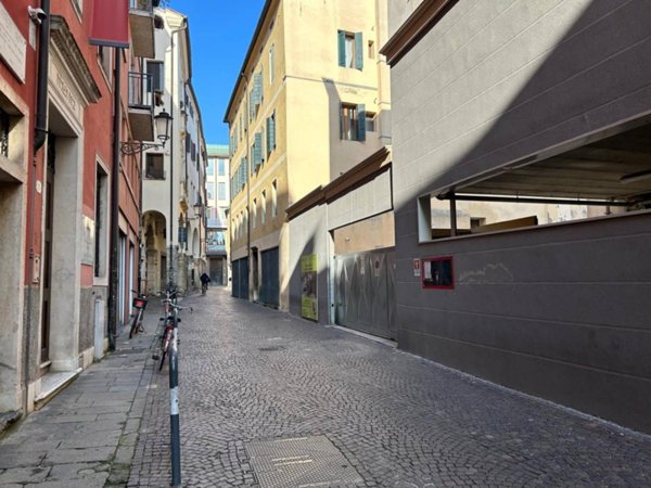 negozio in vendita a Padova in zona Centro Storico