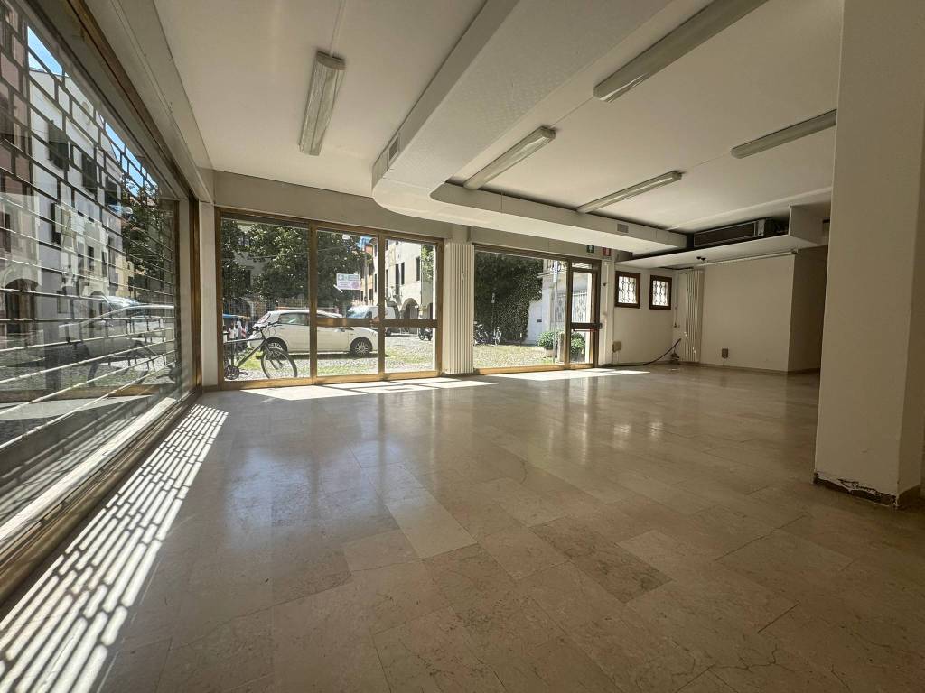 negozio in vendita a Padova in zona Savonarola