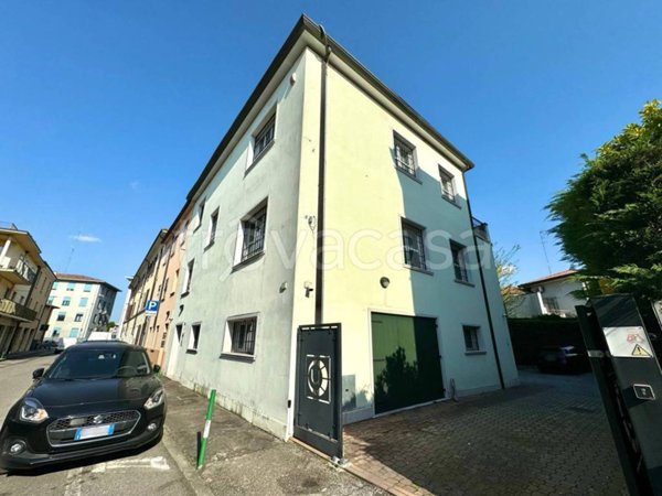 casa indipendente in vendita a Padova in zona Madonna Pellegrina