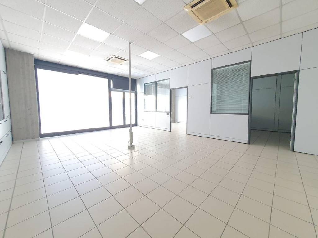 negozio in vendita a Padova in zona Stanga