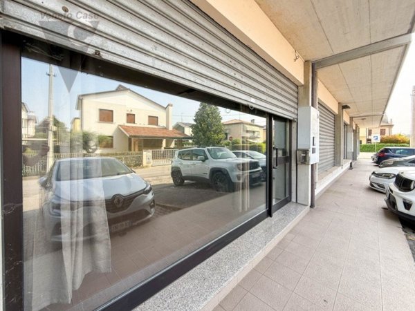 locale commerciale in vendita a Padova in zona Mortise