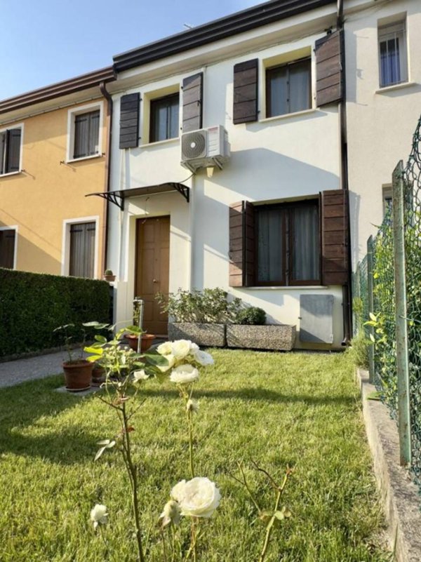 casa indipendente in vendita a Padova in zona Brentelle