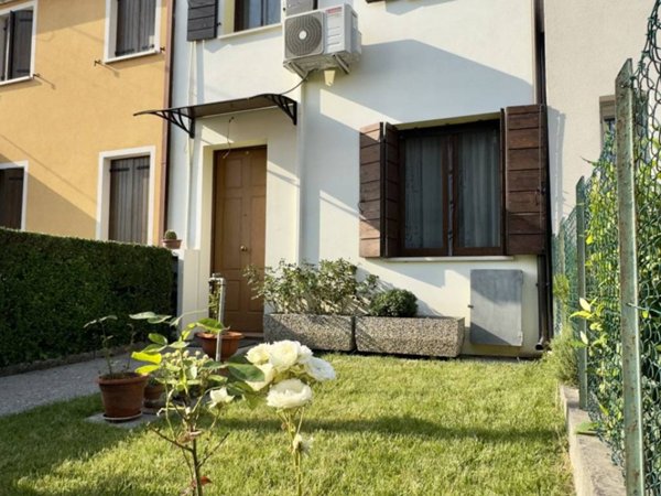 casa indipendente in vendita a Padova in zona Brentelle