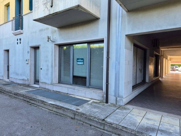 negozio in vendita a Padova in zona Montà